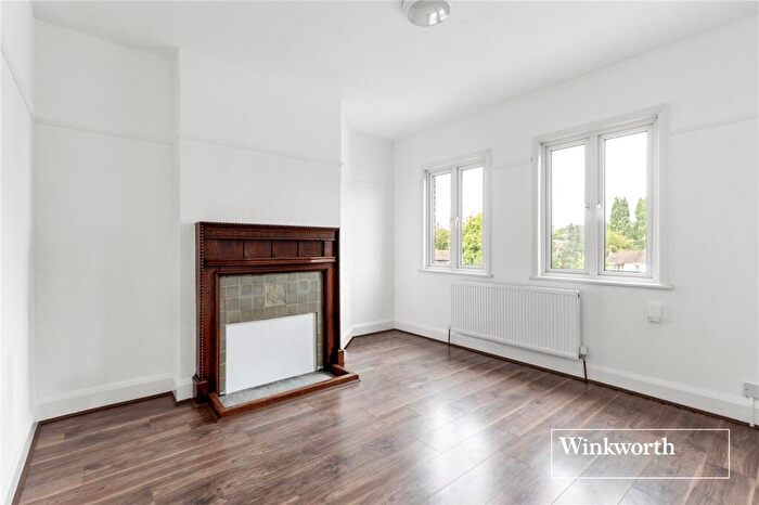 2 Bedroom Apartment To Rent In Sussex Ring, Woodside Park, London, N12