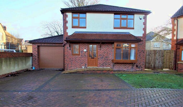 3 Bedroom Detached House To Rent In Knightsway, Leeds, LS15