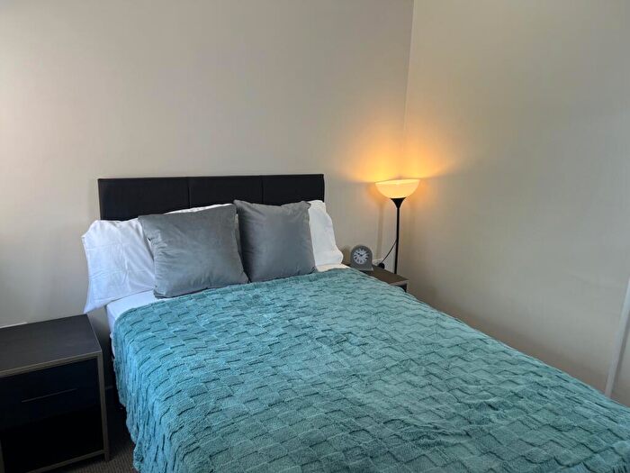 Studio To Rent In Room, Warren Street, DE24