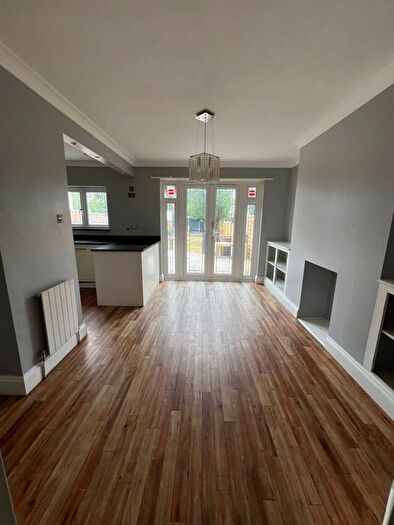 3 Bedroom Terraced House To Rent In Bedroom House For Rent, IG6