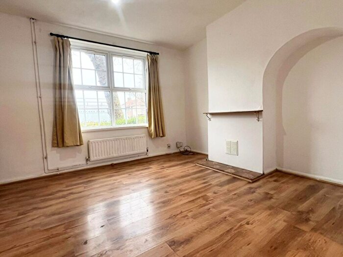 2 Bedroom House To Rent In Downham Way, Downham, BR1