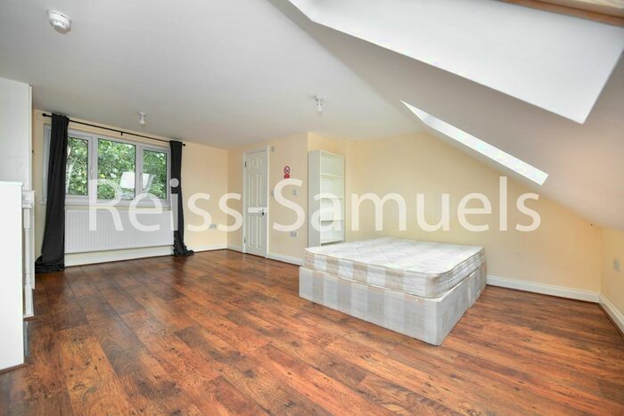 5 Bedroom Semi-Detached House To Rent In Ambassador Square, Canary Wharf, Isle Of Dogs, Docklands E14