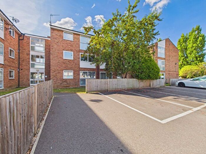 2 Bedroom Flat For Sale In Coronation Avenue, Tilbury, RM18