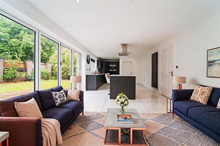 4 Bedroom Detached House For Sale In Castle Hey Close, Bury, BL9