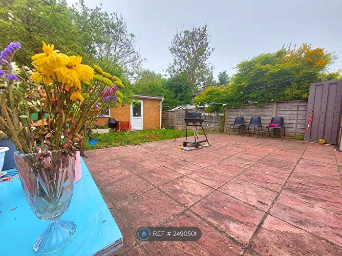 4 Bedroom Semi-Detached House To Rent In St. Davids Drive, Edgware, HA8
