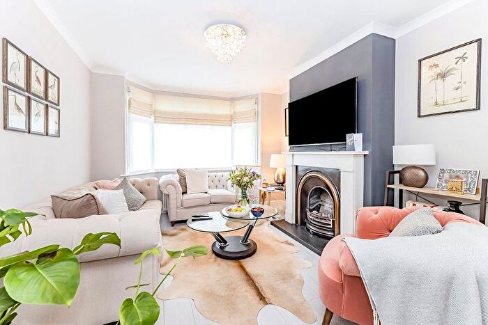 3 Bedroom Semi-detached House To Rent In North Western Avenue, Watford, Hertfordshire, WD25