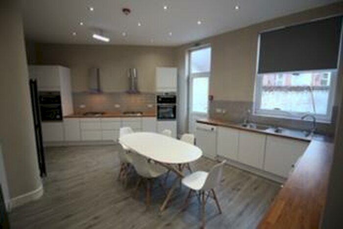 10 Bedroom House To Rent In ** &#pppw ** Burns Street, NG7