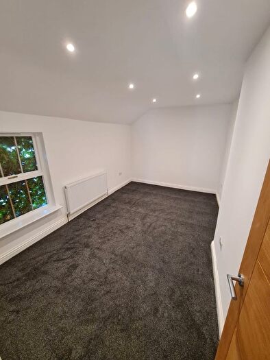 3 Bedroom Flat To Rent In High Road, Chigwell, IG7