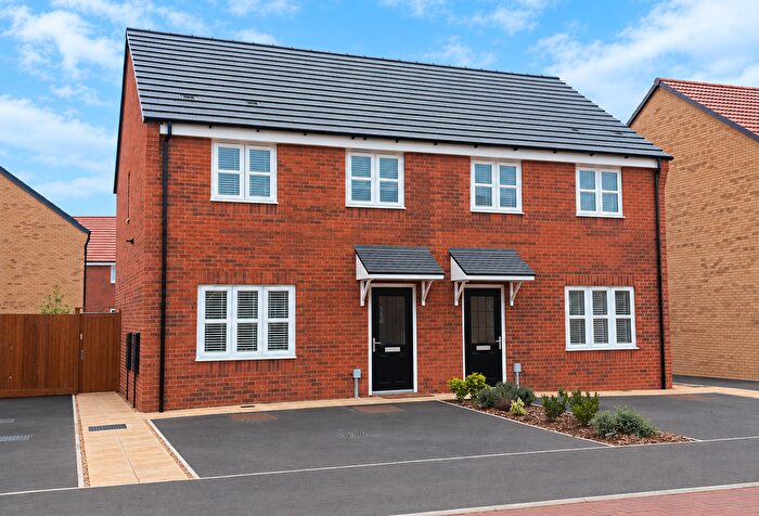 3 Bedroom Semi-detached House For Sale In Harrier Way, Market Deeping, PE6