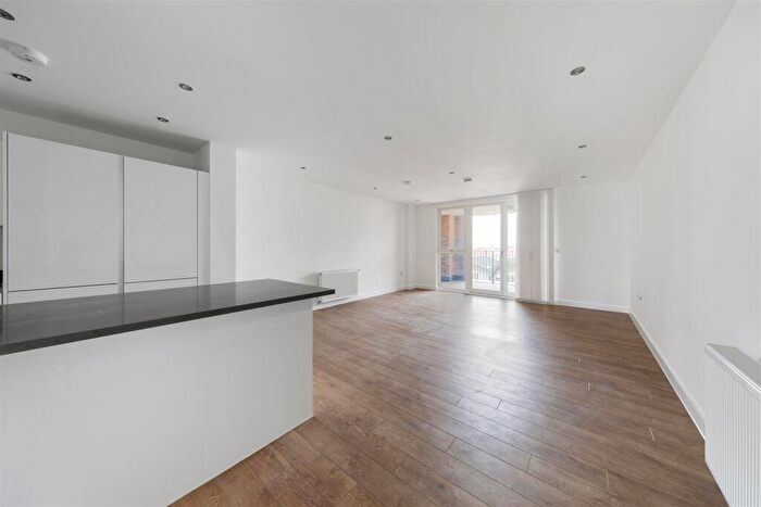 3 Bedroom Apartment To Rent In Bolinder Way, Bromley-By-Bow, E3