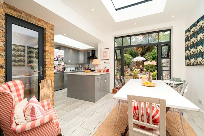 2 Bedroom Flat For Sale In Cromford Road, Putney, London, SW18