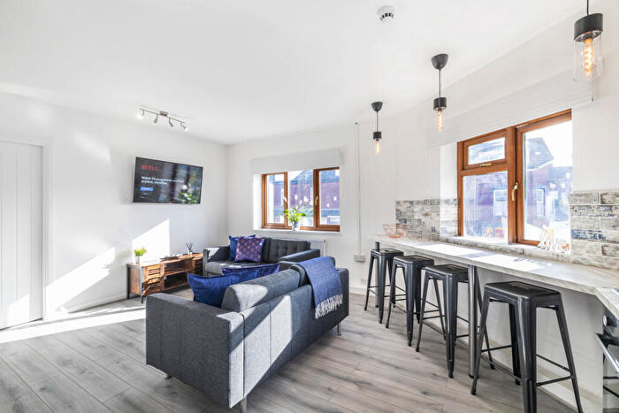 5 Bedroom House To Rent In Queens Road, Leeds, LS6