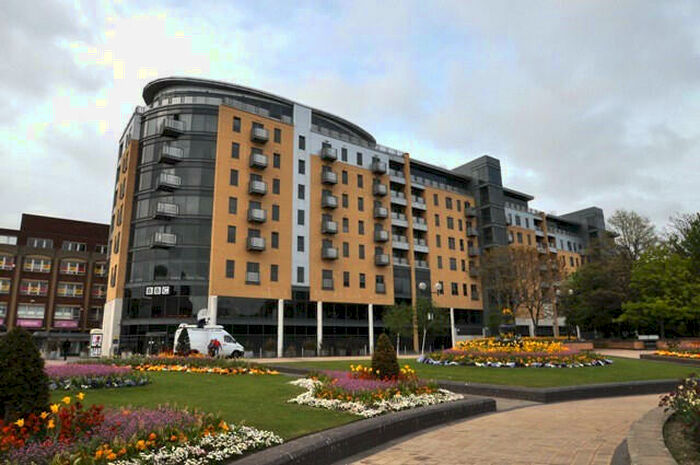 2 Bedroom Apartment To Rent In Queens Court, Queens Dock Avenue, Hull, Yorkshire, HU1