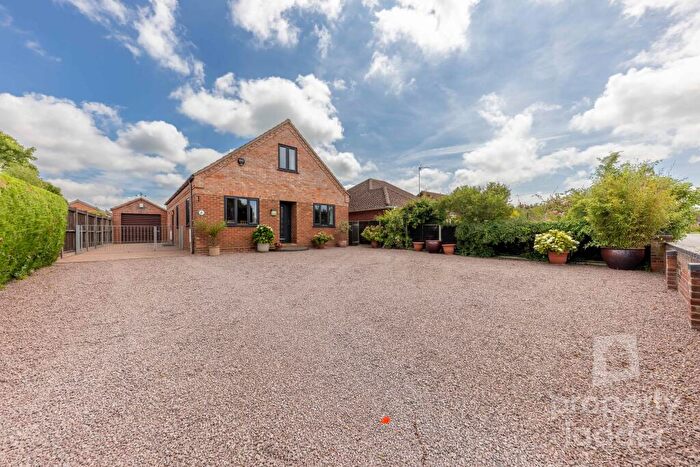 4 Bedroom Detached House For Sale In Rosetta Road, Spixworth, Norfolk, NR10