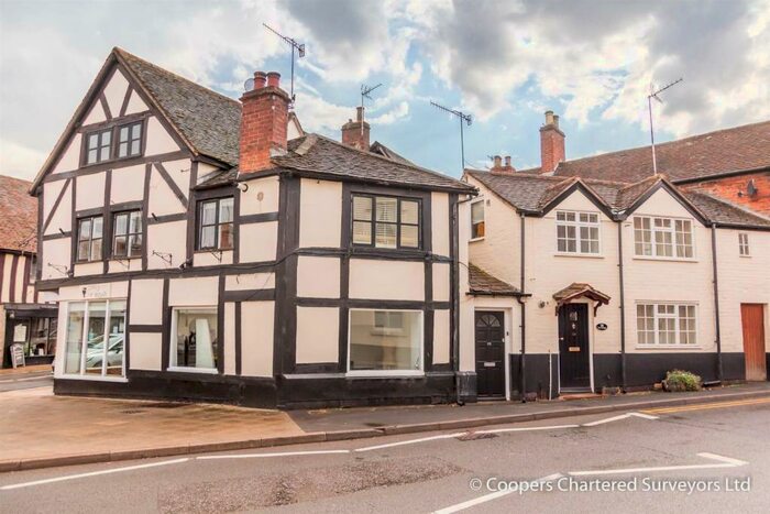 3 Bedroom Apartment To Rent In Priory Road, Warwick, CV34