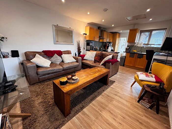 2 Bedroom Bungalow To Rent In Lincoln Road, Poole, BH12