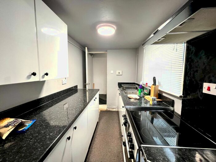 1 Bedroom Flat To Rent In Skinner Street, Gillingham, ME7