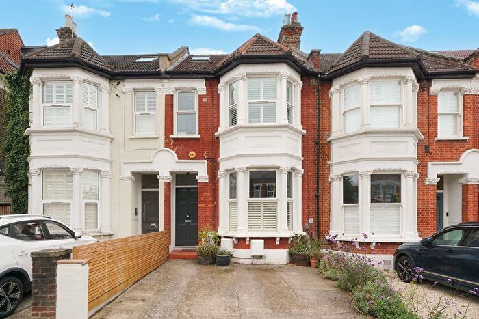 2 Bedroom Maisonette For Sale In Gleneagle Road, London, SW16