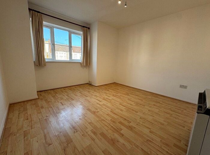 1 Bedroom Flat For Sale In Long Lane, Finchley, N3