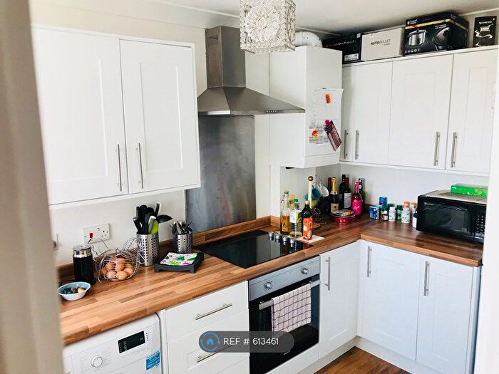 2 Bedroom Flat To Rent In Conifer Court, Southampton, SO15
