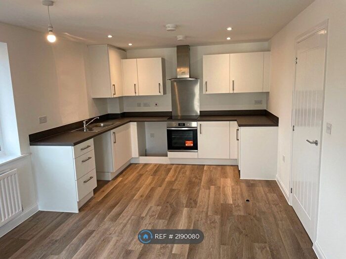 2 Bedroom Flat To Rent In Ridge Close, Cheltenham, GL52