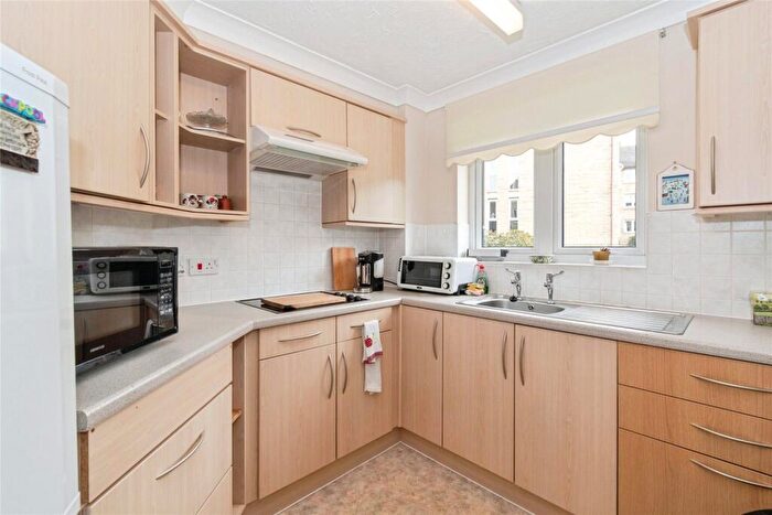 1 Bedroom Apartment For Sale In Aire Valley Court, Bingley, BD16
