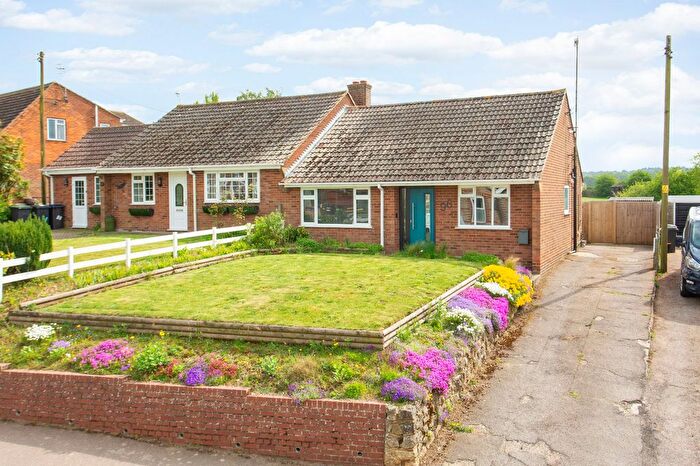 3 Bedroom Bungalow For Sale In Shalmsford Street, Chartham, Canterbury, Kent, CT4