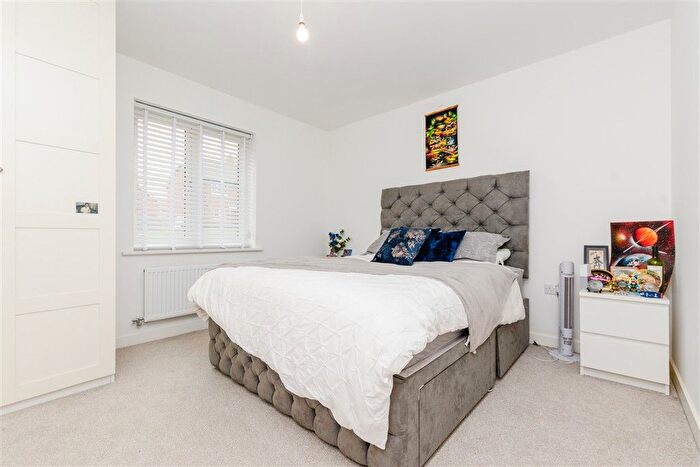 1 Bedroom Flat For Sale In Cornfield Drive, Gravesend, Kent, DA11
