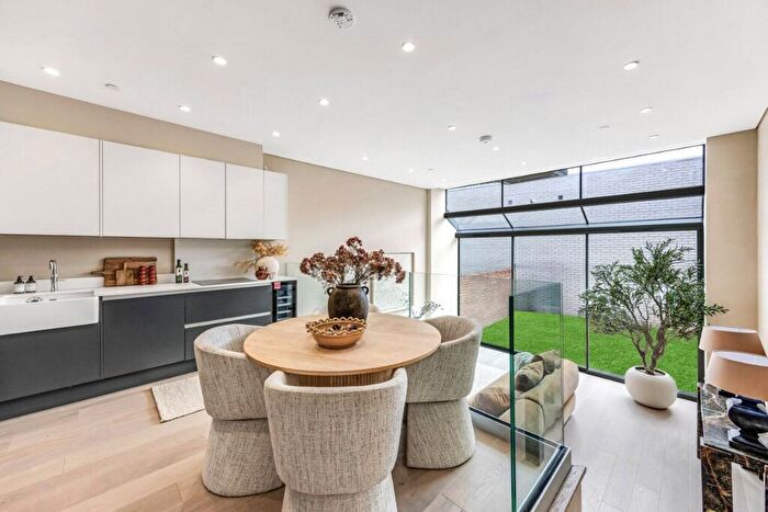 3 Bedroom House For Sale In Townsend Yard, Highgate, N6