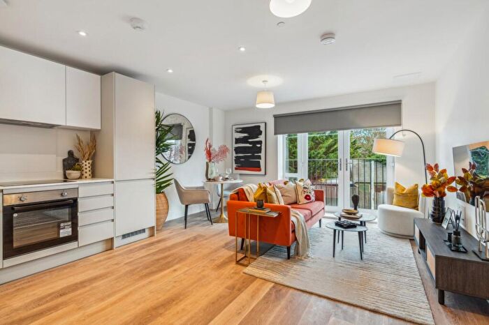 1 Bedroom Apartment To Rent In Bath Road, Slough, Berkshire, SL1
