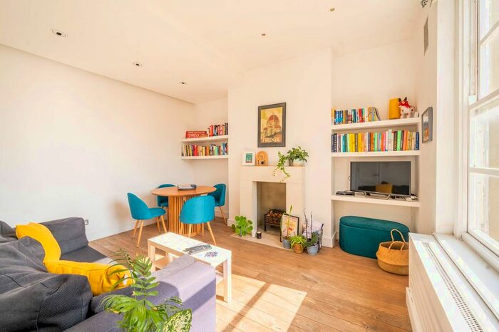 2 Bedroom Flat To Rent In Clapham Park Road, Clapham Park, London, SW4