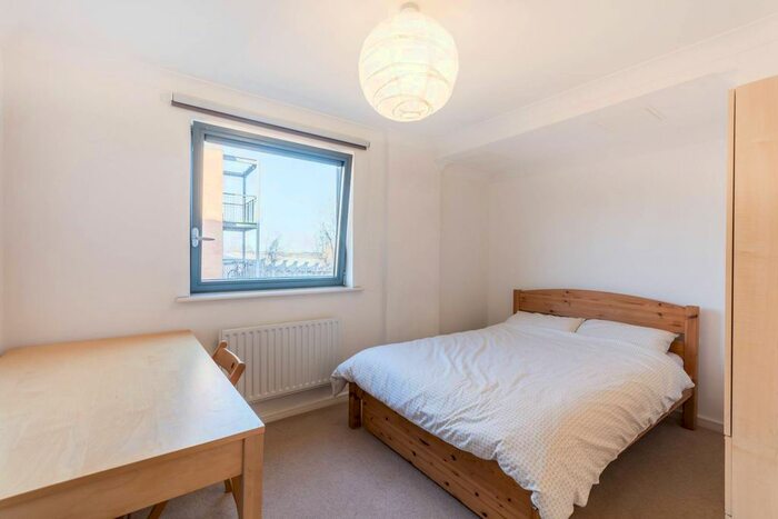 2 Bedroom Flat To Rent In Lewis Gardens, Stamford Hill, London, N16