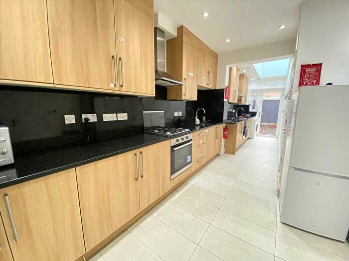 7 Bedroom Terraced House To Rent In Uxbridge Road, Hanwell, UB1