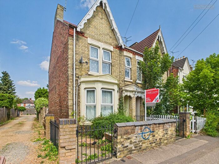 3 Bedroom Semi-Detached House For Sale In All Saints Road, Peterborough, PE1