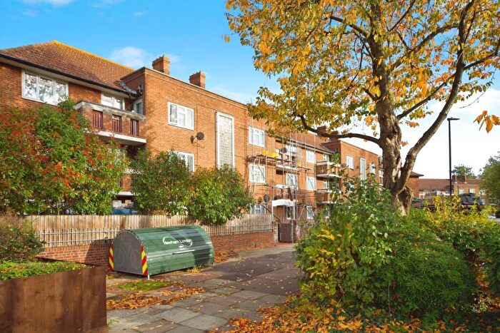 3 Bedroom Flat For Sale In Blaney Crescent, East Ham, London, E6