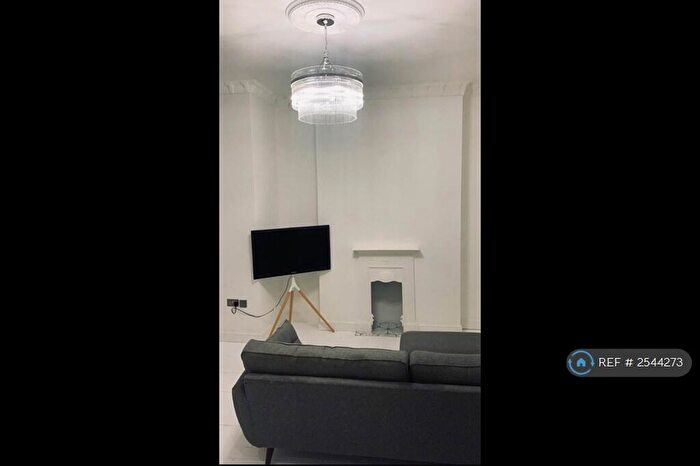 2 Bedroom Flat To Rent In Church Road, London, SE19