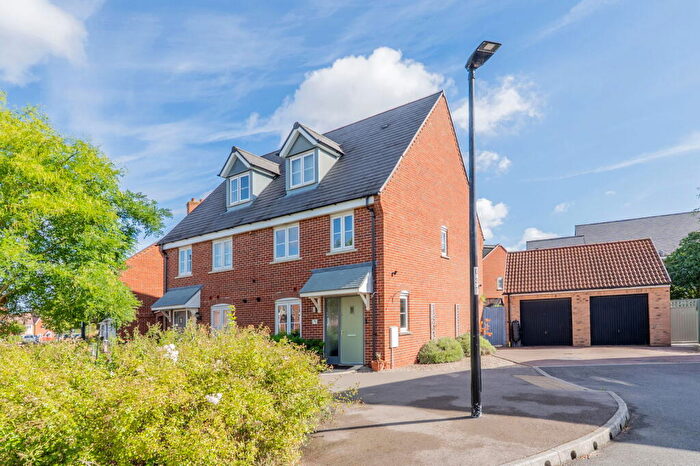 4 Bedroom Semi-Detached House For Sale In Kingfisher Road, Wixams, MK42