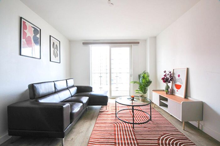 2 Bedroom Flat To Rent In Lockside Lane, Salford, M5