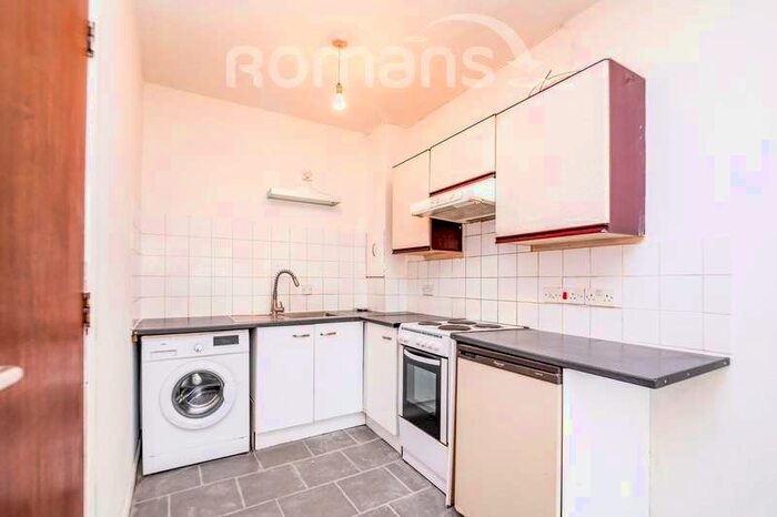 1 Bedroom Property To Rent In Gainsborough Court, Farnborough, GU14