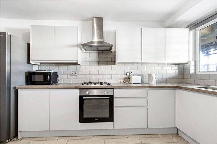4 Bedroom Flat To Rent In Eric Street, London, E3