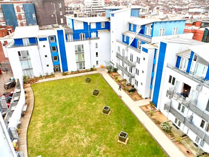 2 Bedroom Flat To Rent In Gordon Gardens, Swindon, SN1