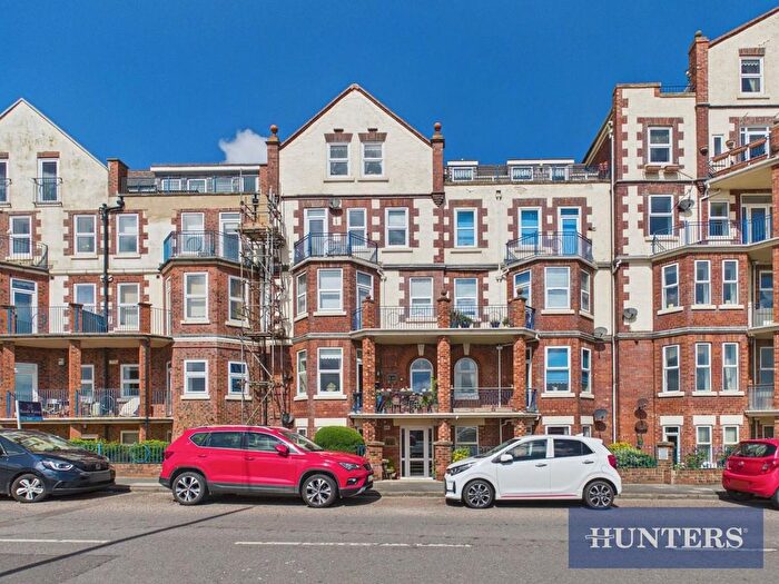 2 Bedroom Flat For Sale In South Marine Drive, Bridlington, YO15