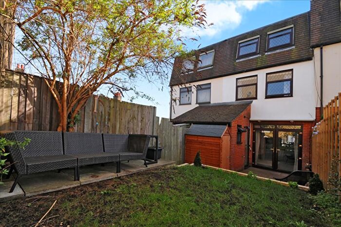 3 Bedroom Property To Rent In High Road, East Finchley, N2