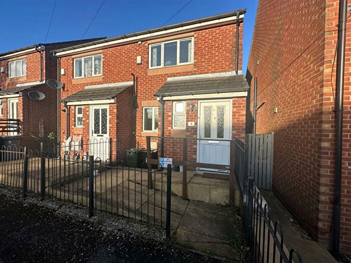 2 Bedroom Terraced House For Sale In Collinfield Rise, Bradford, BD6