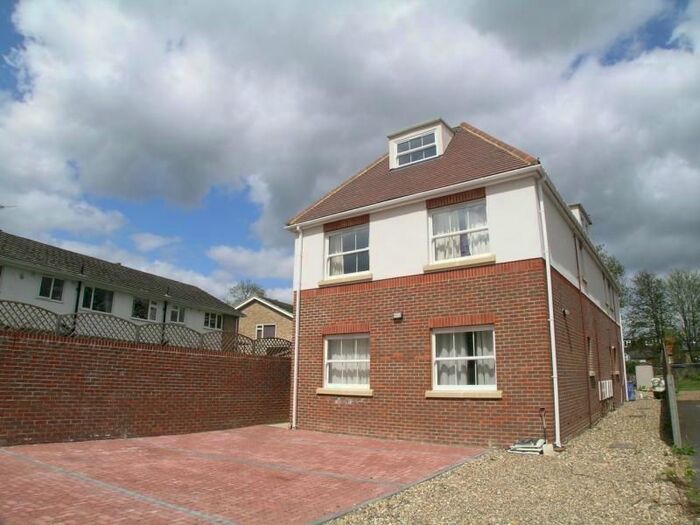 Studio To Rent In Simplemarsh Road, Addlestone, Surrey KT15