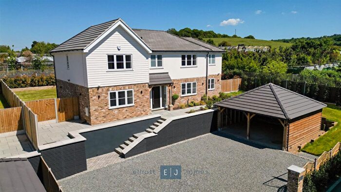 5 Bedroom Detached House For Sale In Mott Street, Sewardstonebury, E4