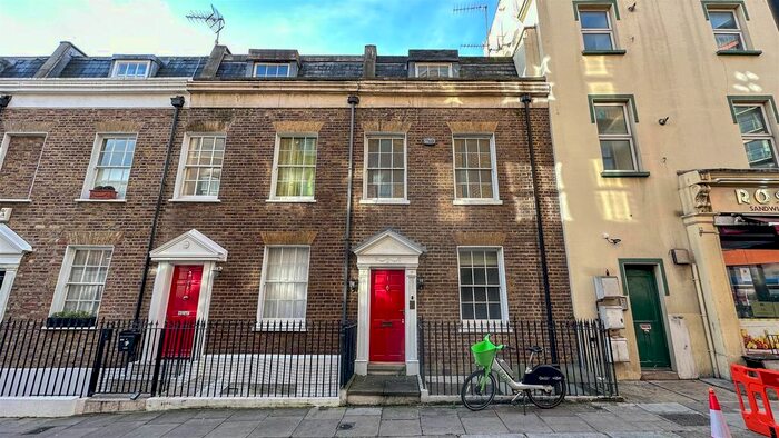 3 Bedroom Property To Rent In Junction Place, London, W2