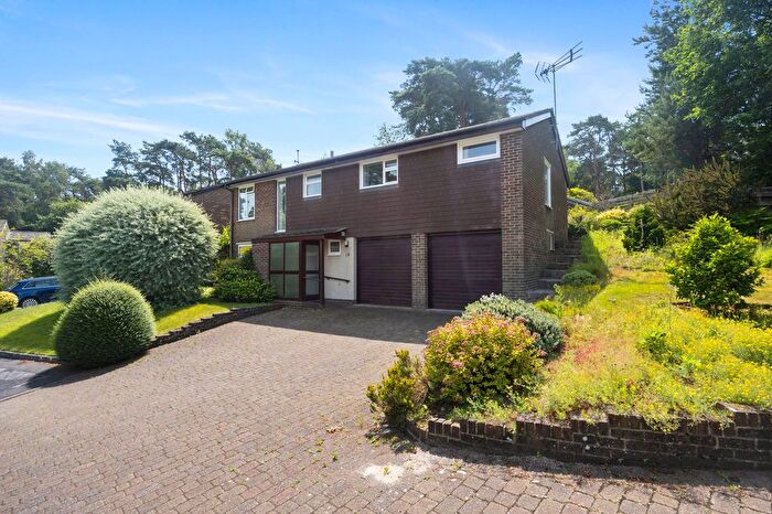 4 Bedroom Detached House For Sale In Palmer Close, Storrington, RH20