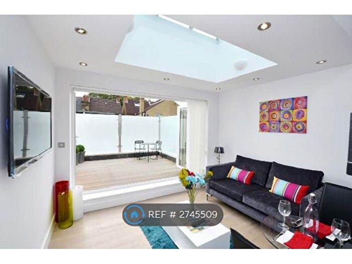 2 Bedroom Flat To Rent In Smith Street, Watford, WD18