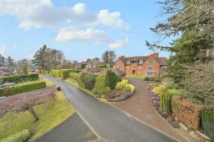 3 Bedroom Apartment For Sale In Park Road, Haslemere, GU27